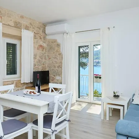 Kapetan Toni - Seafront Ap. Sobra